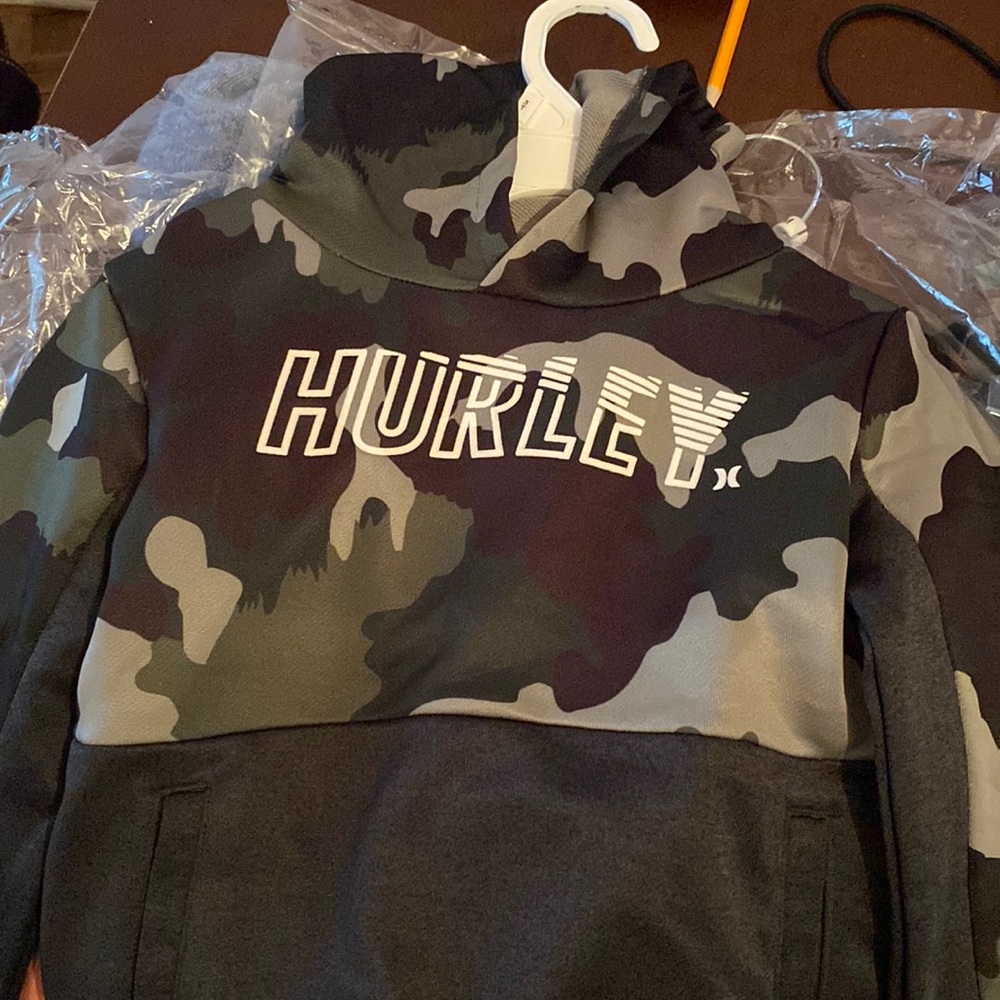 Boys hood pullover